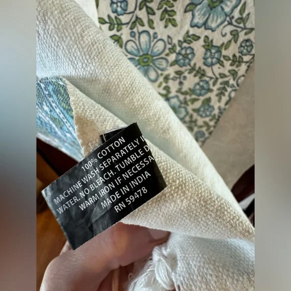 Nicole Miller Boho Table Runner✨ - Picture 5 of 10